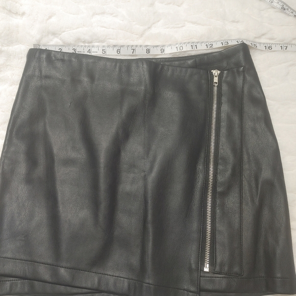 Lulus Black Vegan Leather Mini Skirt With Silver Zipper Details S - Picture 11 of 13